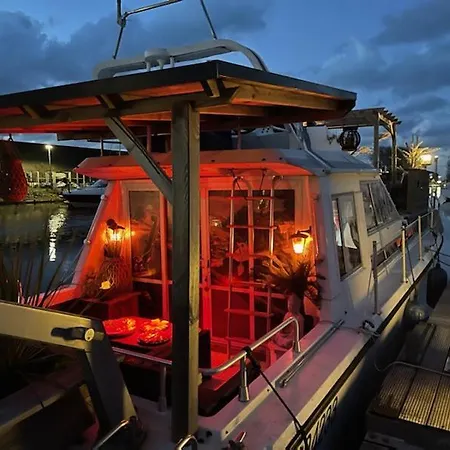 船上ホテル Magnifique Bateau Maison ウイストルアム