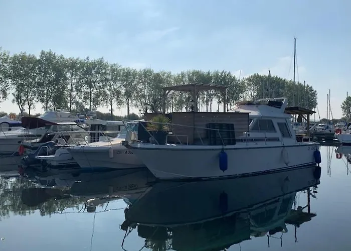 Magnifique Bateau Maison 乌伊斯特勒昂