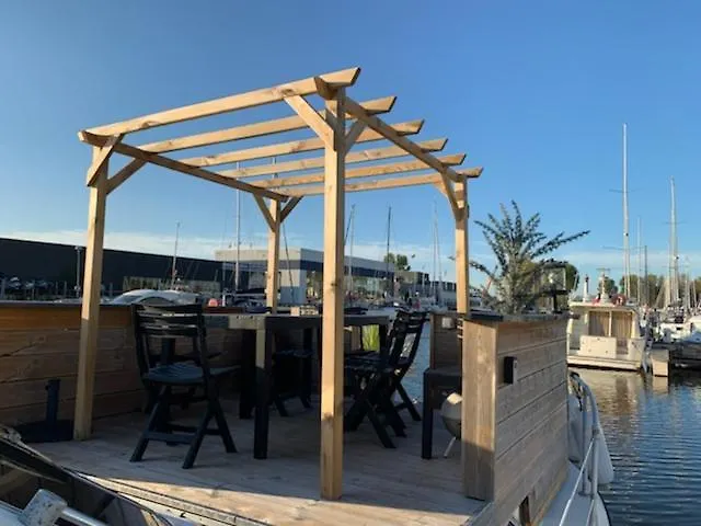 船屋 Magnifique Bateau Maison *