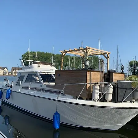Botel Magnifique Bateau Maison Ouistreham