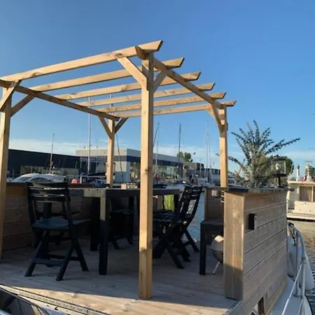 Botel Magnifique Bateau Maison *