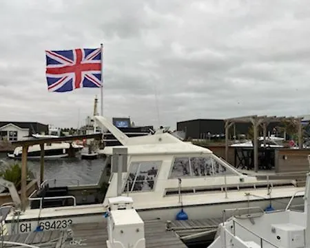 Magnifique Bateau Maison Botel