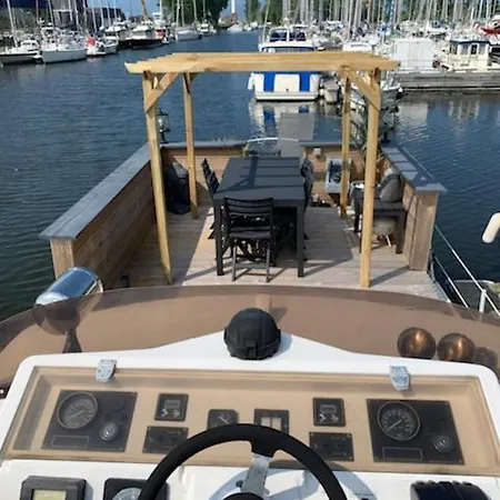 Magnifique Bateau Maison Botel