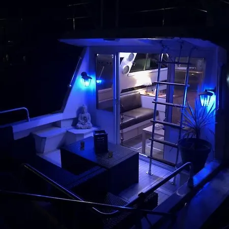 Magnifique Bateau Maison Botel Ouistreham