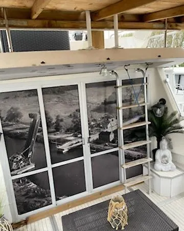 Magnifique Bateau Maison Botel