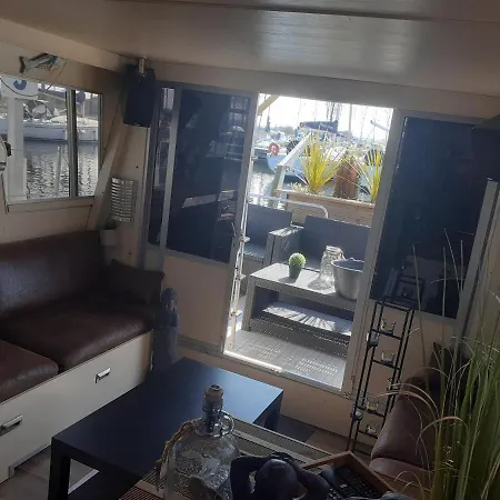 Magnifique Bateau Maison Botel