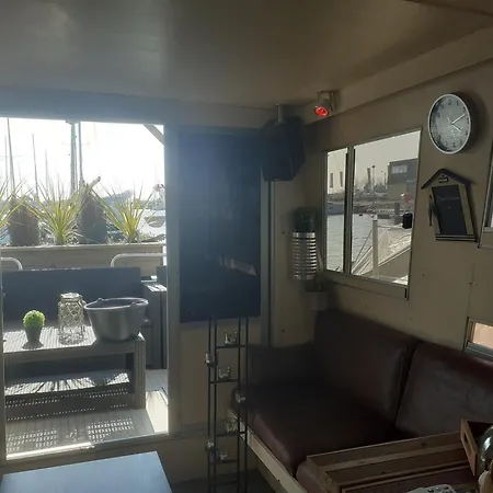 Magnifique Bateau Maison Botel Ouistreham